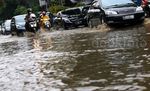 Genangan Air di Jalan Raya Cikini