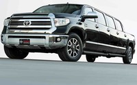 Toyota mengubah salah satu pikap mereka menjadi limousin. Hasilnya limousine dengan tubuh bongsor pun tercipta. Pool/dok. Inautonews.