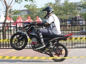Honda Tantang Pelajar Pacu Adrenalin dengan Sonic 150R Secara Aman