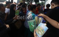  Paket tersebut berisi beras merah, beras organik dan buah-buahan