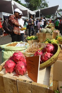Berbagai produk pertanian berkualitas dipamerkan.