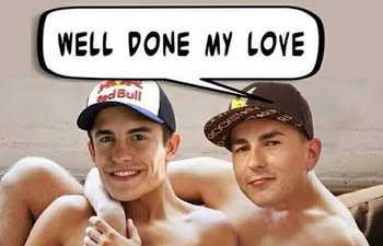 Marquez dan Lorenzo dianggap kerja sama sehingga Rossi kalah.