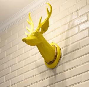 Menundukkan Lampu Dinding yang Cantik Tapi Bikin Horor