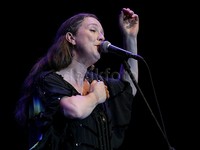 Beberapa lagu yang dibawakan pun membuat penampilan Frente! terasa luar biasa.