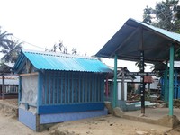 Pulau Doom di Sorong, Papua Barat, disebut juga sebagai Kota Tua Sorong. Pulau yang terpisah dari daratan pusat Kota Sorong ini tak hanya menyimpan bangunan peninggalan Belanda, tapi juga punya pemakaman Muslim dan Kristen yang harmonis (Kurnia/detikTravel)