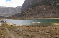 Uniknya, Lembah Danau-danau memiliki danau-danau yang berbeda warna. Ada yang berwarna biru dan hijau. Biasanya, beberapa danau menjadi sumber air bagi para pendaki (Afif/detikTravel)