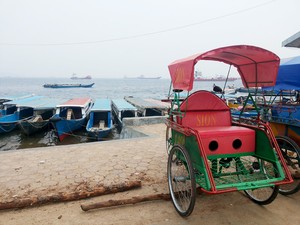 Keliling Kota Tua Sorong, Asyiknya Naik Becak Full Music!