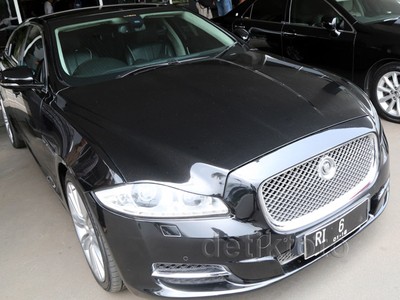 Mobil Jaguar Berpelat RI-6 Bikin Heboh DPR