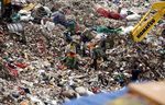 Mengais Rezeki di Tumpukan Sampah Bantargebang