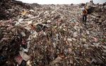 Mengais Rezeki di Tumpukan Sampah Bantargebang