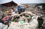 Mengais Rezeki di Tumpukan Sampah Bantargebang