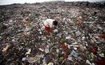Mengais Rezeki di Tumpukan Sampah Bantargebang