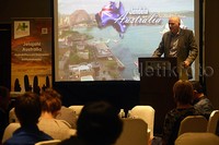 Dubes Australia untuk Indonesia, Paul Grigson, mengatakan bahwa program seperti ini sangat penting untuk memperkuat hubungan dua negara. Selama ini, imbuhnya, banyak warga Indonesia yang belajar dan magang di Australia.