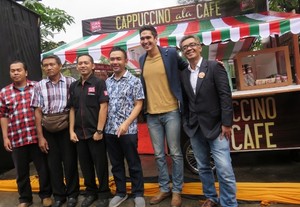 Hampir Digusur Karena Kumuh, Kini Warkop Pak Caryo Jadi a la Kafe