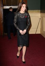 Kate Middleton Elegan Dibalut Dress Hitam