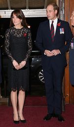 Kate Middleton Elegan Dibalut Dress Hitam