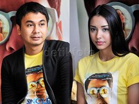 Dalam film tersebut, Ebi (Raditya Dika) jatuh hati pada Angel (Annisa Rawles). Pool/Noel/detikFoto.