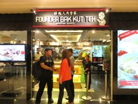 Restoran Founder Bak Kut Teh ini ada di lantai 2 Puri Indah Mall yang baru buka Oktober ini.