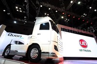 Selain menyuguhkan booth yang menarik, UD Truck juga memamerkan truk produksi mereka bernama Quon Vision.