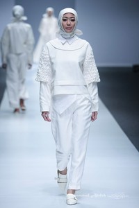 Etu by Restu Anggraeni Beginning Ethical Fashion. Jakarta Fashion Week 2016 at Senayan City. Jakarta. [Foto: Mohammad Abduh/Wolipop]