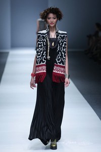 Merdi Sihombing Beginning Ethical Fashion. Jakarta Fashion Week 2016 at Senayan City. Jakarta. [Foto: Mohammad Abduh/Wolipop]