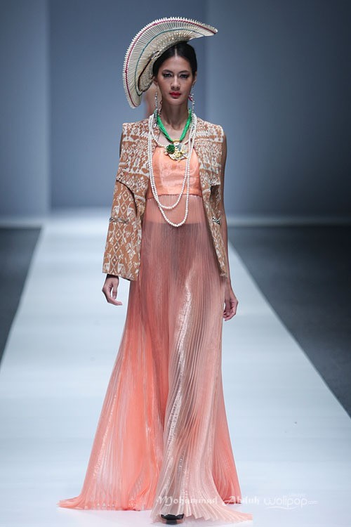 Merdi Sihombing Beginning Ethical Fashion. Jakarta Fashion Week 2016 at Senayan City. Jakarta. [Foto: Mohammad Abduh/Wolipop]