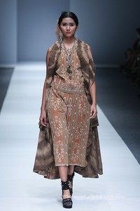 Merdi Sihombing Beginning Ethical Fashion. Jakarta Fashion Week 2016 at Senayan City. Jakarta. [Foto: Mohammad Abduh/Wolipop]