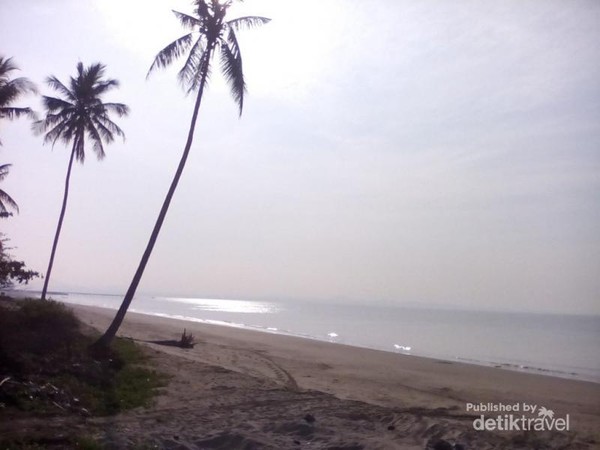 Di Pantai Ini Nelayan Bugis Adakan Pesta Laut Setiap Tahun