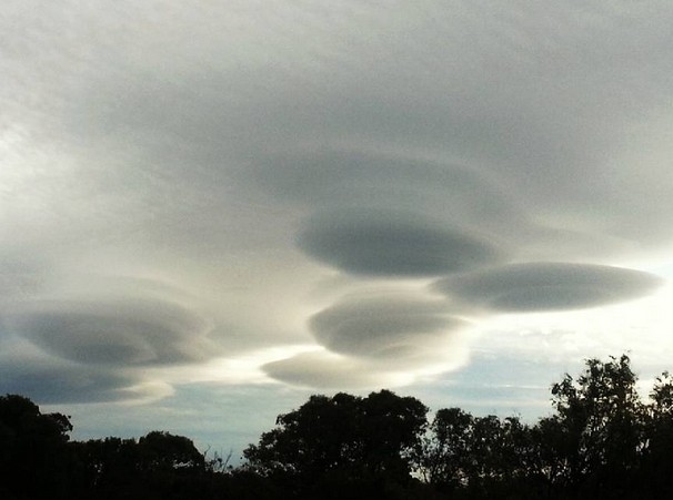 Turis Heboh dengan Penampakan Awan UFO di Afrika Selatan