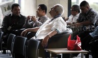 Ajib menunggu dipanggil penyidik.