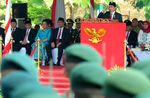 Jokowi Salami Para Veteran di Hari Pahlawan