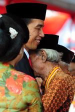Jokowi Salami Para Veteran di Hari Pahlawan