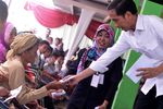 Jokowi Salami Para Veteran di Hari Pahlawan