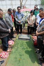 Ketum Ikadin Tabur Bunga ke Makam Pendiri Ikadin
