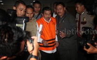 Saleh Bangun keluar gedung KPK.