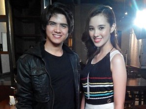 Jadi Model Video Klip Aliando, Angie Mulligan Korbankan Waktu Belajar