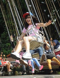 Ana mengaku tak takut menaiki wahana-wahana yang ada di Dufan.