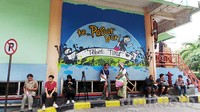 'Ke.. Pasar, yuk! Tebet Timur', mural ajakan The Popo terdapat di sisi kiri pasar.