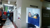 Hanna-Maria Hammari membuat label merek 'Prestige' yang membuat barang-barang mewah di tengah pasar tradisional.