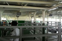  Kapal ini juga dilengkapi dengan klinik serta dokter hewan yang siaga 24 jam. Tujuannya, supaya bisa mengobati sapi yang mengalami sakit selama perjalanan. Michael Agustinus/detikfinance     