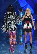 The Weeknd, Selena dan Ellie Goulding di Antara Malaikat Seksi