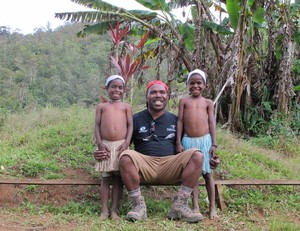 Orang Papua Pertama yang Menjual Puncak Carstensz