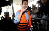 Gatot tiba di gedung KPK, Jl HR Rasuna Said, Jakarta Selatan, sekitar pukul 10.15 WIB.