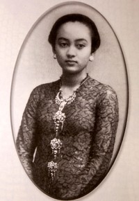 Foto Gusti Nurul saat remaja. Gusti Nurul lahir di Istana Mangkenegaran pada 17 September 1921, buah pernikahan Sri Paduka Mangkunegara VII dengan Permaisuri, Gusti Ratu Timur. (Repro Buku Gusti Noeroel).