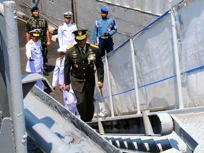 Panglima TNI Inspeksi Kapal Perang RI