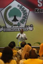 Menkeu Bicara APBN 2016 di Kantor Golkar