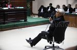 OC Kaligis Diperiksa Sebagai Terdakwa
