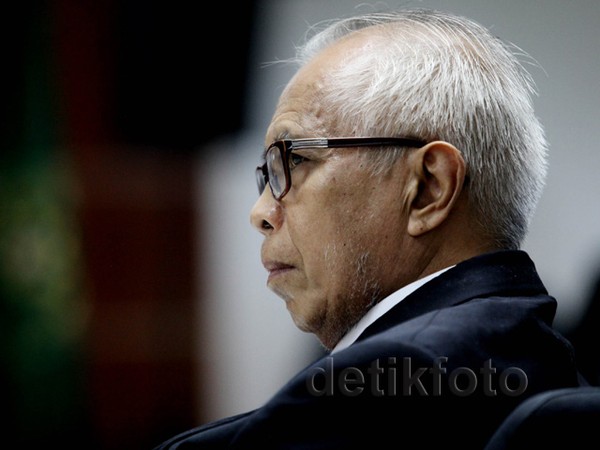 OC Kaligis Diperiksa Sebagai Terdakwa