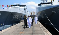 Panglima TNI Jenderal TNI Gatot Nurmantyo didampingi oleh Kepala Staf Angkatan Darat (Kasad) Jenderal TNI Mulyono, Kepala Staf Angkatan  Laut (Kasal) Laksamana TNI Ade Supandi dan Wakil Kepala Staf Angkatan Udara (Wakasau) Marsdya TNI Hadiyan Suminta Atmadja. (Puspen TNI).