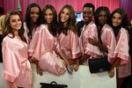Ini yang Dilakukan Para Malaikat Cantik di Backstage Show Victoria's Secret